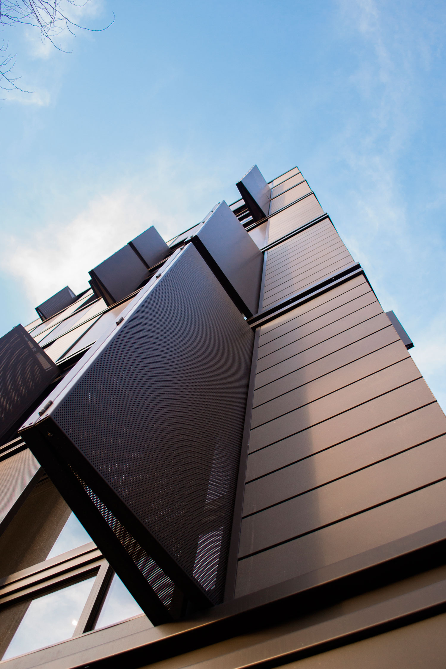 10 proyectos residenciales que usaron sistemas Folding and sliding shutters Edificio Unico 1 jpg